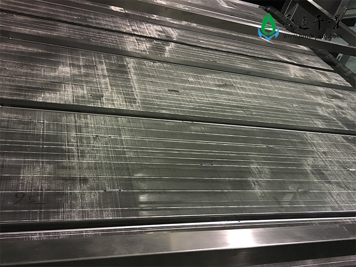 氧化鐵無機(jī)顏料干燥機(jī)